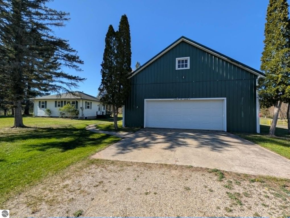 200 W First Street, Hersey, MI 49639