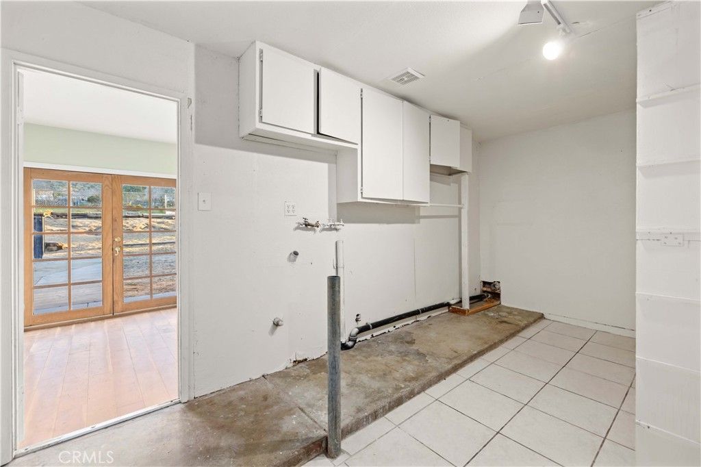 Image 12 of property listing at 40020 176th Street E, Palmdale, CA 93591