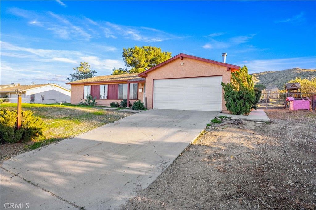 Image 2 of property listing at 40020 176th Street E, Palmdale, CA 93591