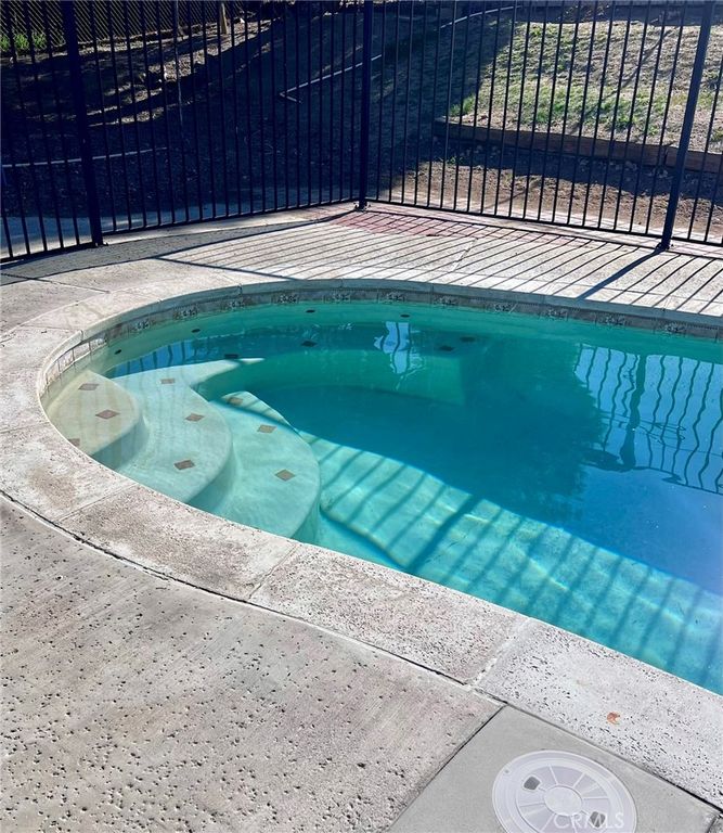 Image 25 of property listing at 40020 176th Street E, Palmdale, CA 93591