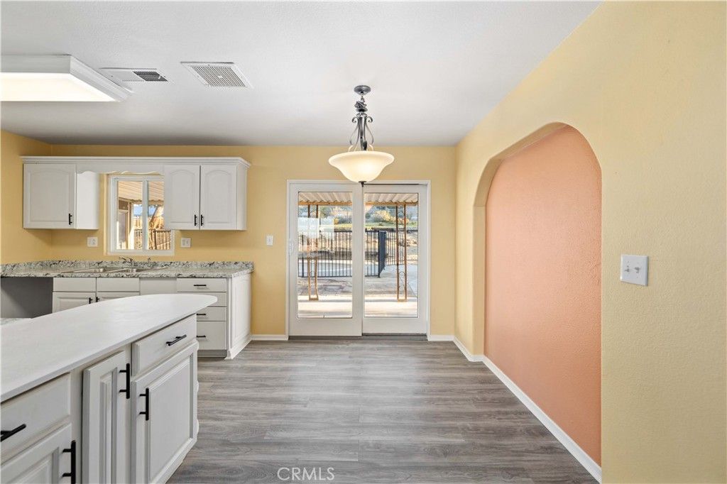 Image 5 of property listing at 40020 176th Street E, Palmdale, CA 93591