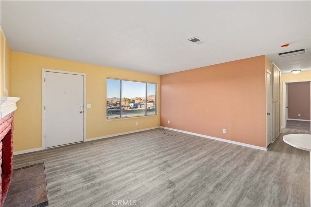 Image 8 of property listing at 40020 176th Street E, Palmdale, CA 93591