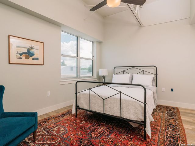 210 W Peden Aly Unit 116, San Antonio, TX 78204