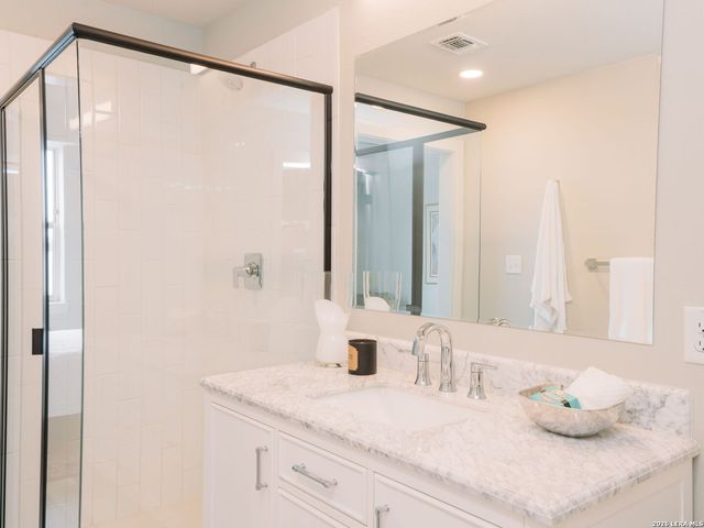 210 W Peden Aly Unit 116, San Antonio, TX 78204