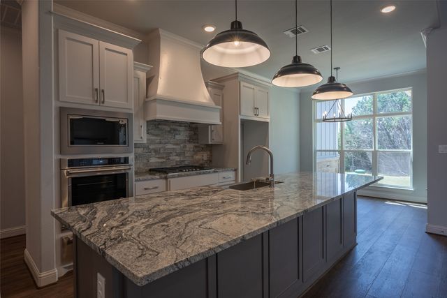 3702 Dry Creek Road, Granbury, TX 76049