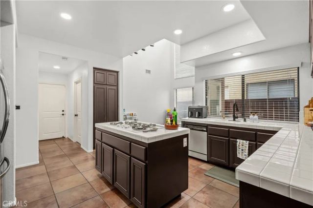 22939 Zinnia, Corona, CA 92883