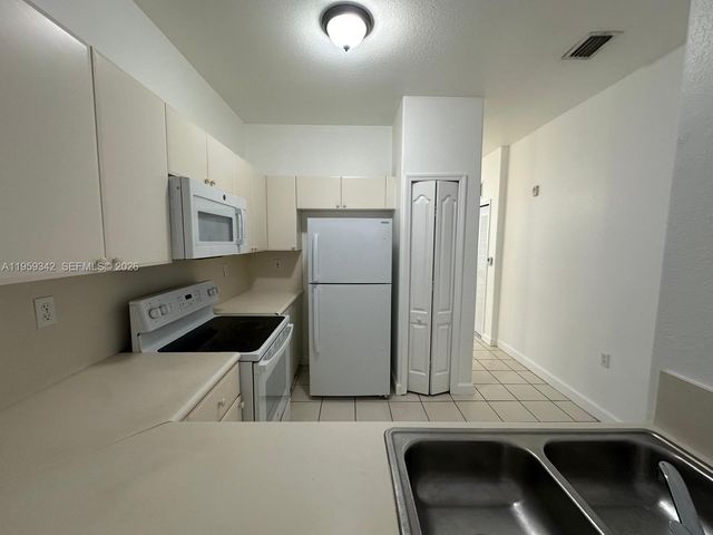 1661 SE 29th Court 104, Homestead, FL 33035