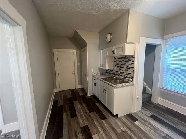 3551 W 67th Street, Cleveland, OH 44102