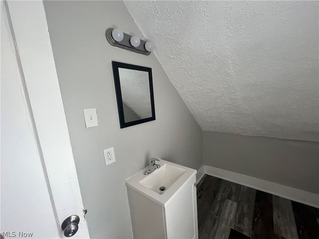 3551 W 67th Street, Cleveland, OH 44102