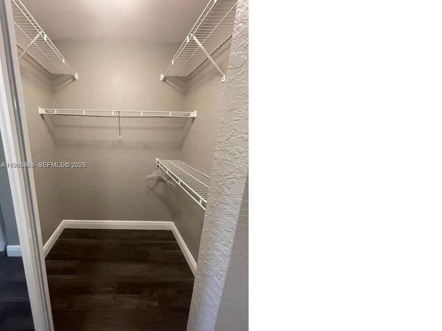 2811 N Oakland Forest Dr 110, Oakland Park, FL 33309