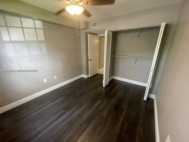 2811 N Oakland Forest Dr 110, Oakland Park, FL 33309