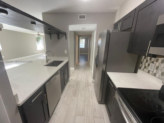 2811 N Oakland Forest Dr 110, Oakland Park, FL 33309