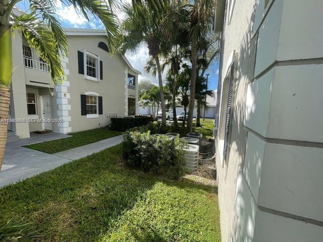 2811 N Oakland Forest Dr 110, Oakland Park, FL 33309