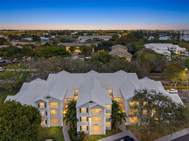 2811 N Oakland Forest Dr 110, Oakland Park, FL 33309