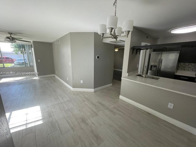 2811 N Oakland Forest Dr 110, Oakland Park, FL 33309