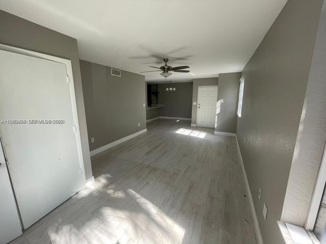 2811 N Oakland Forest Dr 110, Oakland Park, FL 33309
