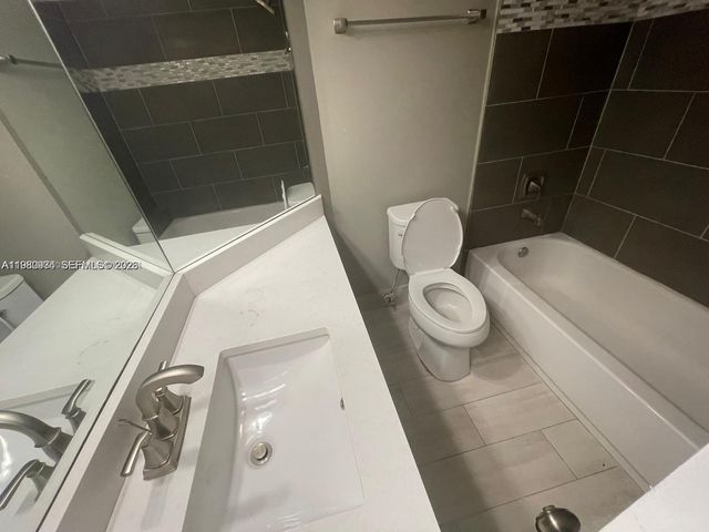 2811 N Oakland Forest Dr 110, Oakland Park, FL 33309