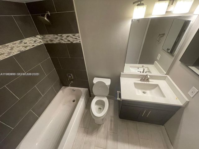 2811 N Oakland Forest Dr 110, Oakland Park, FL 33309