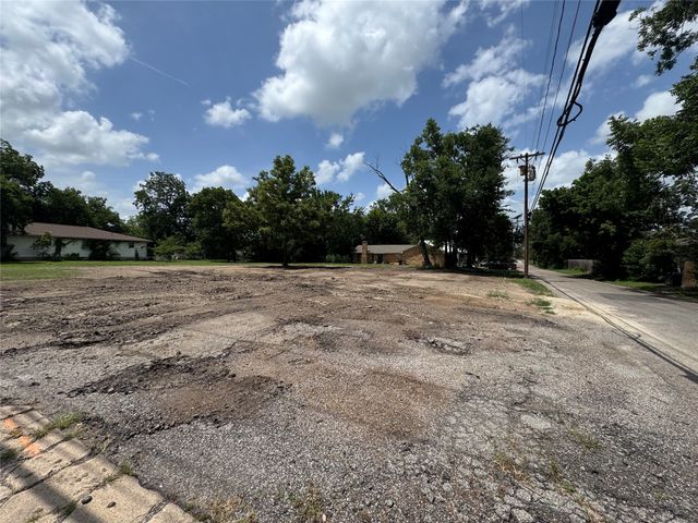 300 W 10th Street, Bonham, TX 75418