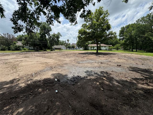 300 W 10th Street, Bonham, TX 75418
