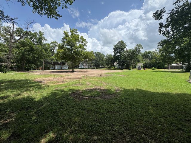 300 W 10th Street, Bonham, TX 75418