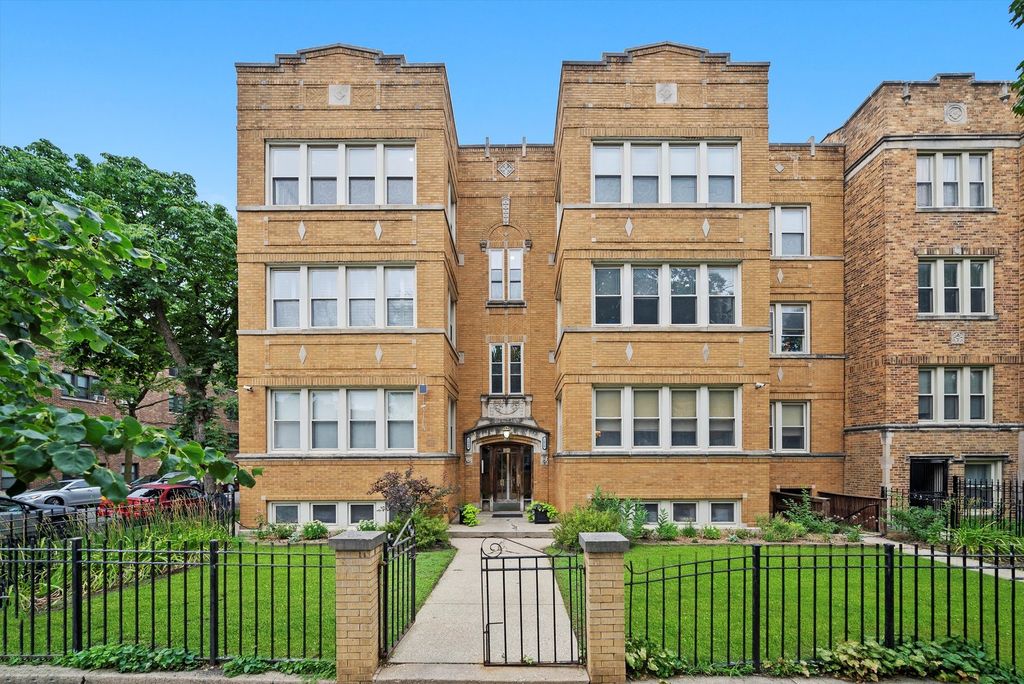 2060 W Fargo Avenue 3, Chicago, IL 60645