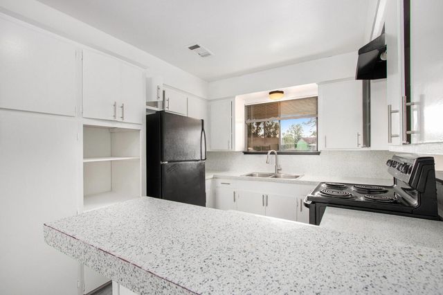 10906 Panay Drive, Houston, TX 77048