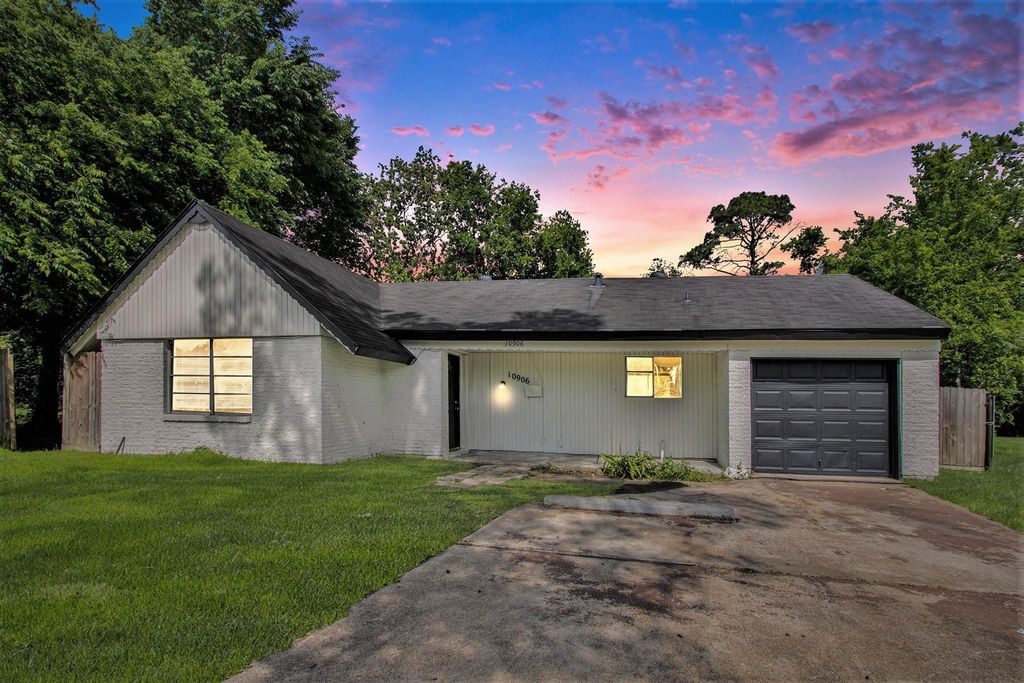 10906 Panay Drive, Houston, TX 77048