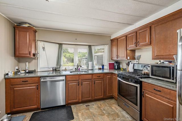 66 Minuteman Drive, Bohemia, NY 11716