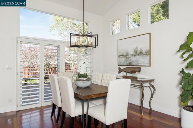 2042 Smith Ln, Concord, CA 94518