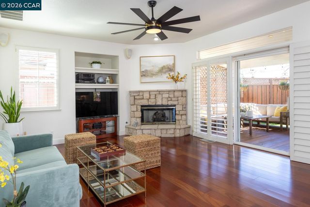 2042 Smith Ln, Concord, CA 94518