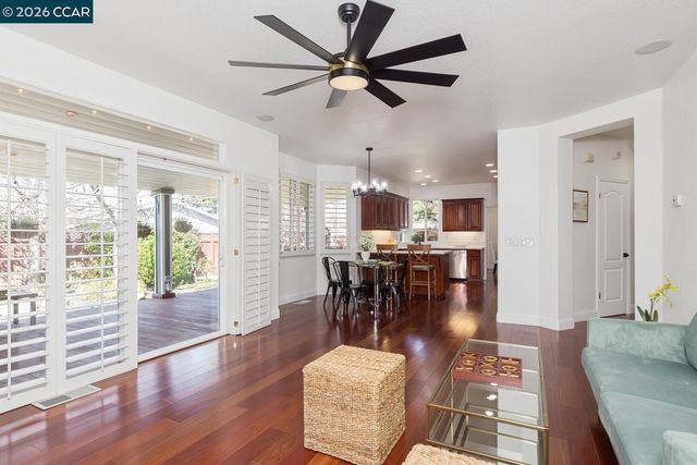 2042 Smith Ln, Concord, CA 94518