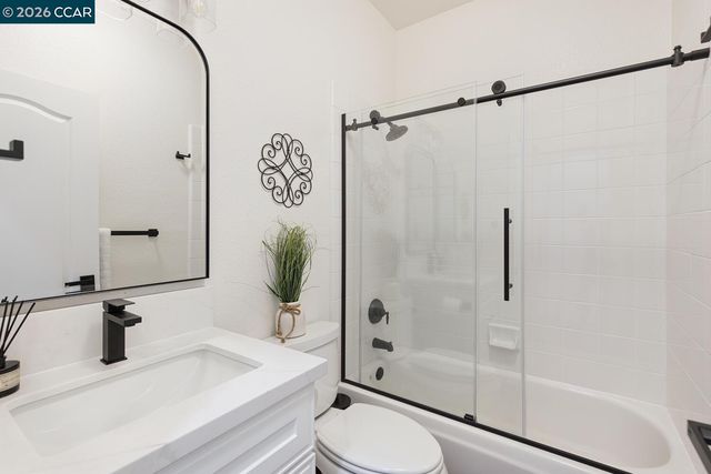 2042 Smith Ln, Concord, CA 94518