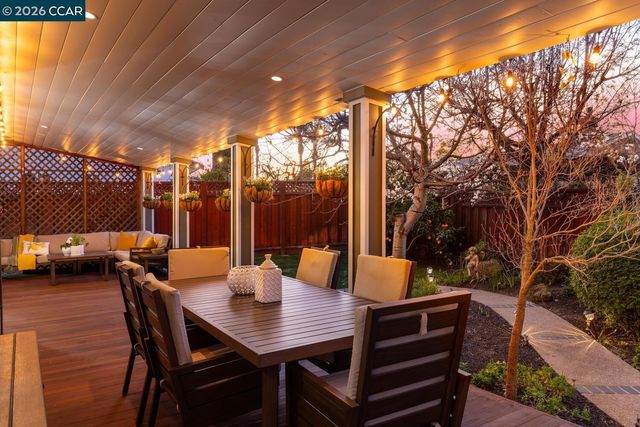 2042 Smith Ln, Concord, CA 94518