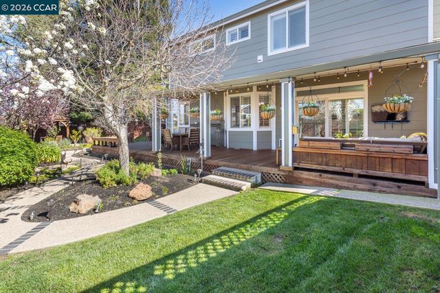 2042 Smith Ln, Concord, CA 94518