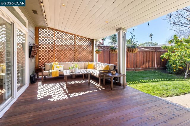 2042 Smith Ln, Concord, CA 94518