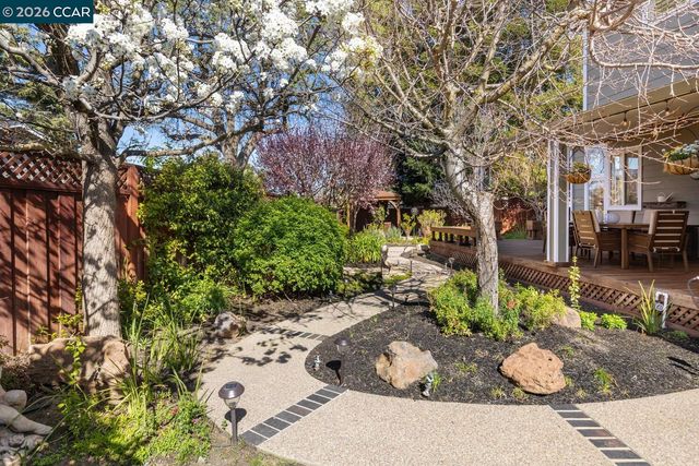 2042 Smith Ln, Concord, CA 94518