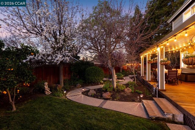 2042 Smith Ln, Concord, CA 94518