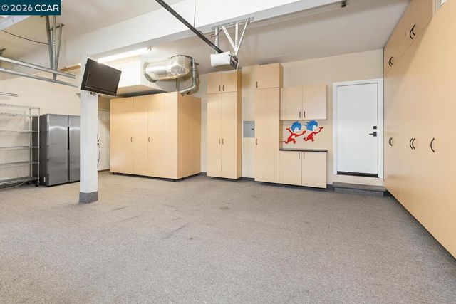 2042 Smith Ln, Concord, CA 94518