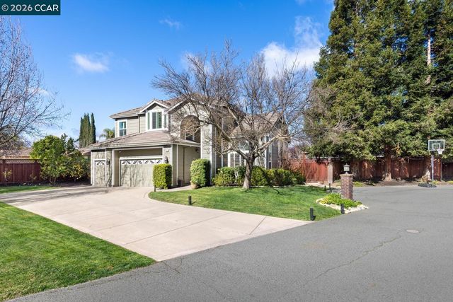 2042 Smith Ln, Concord, CA 94518