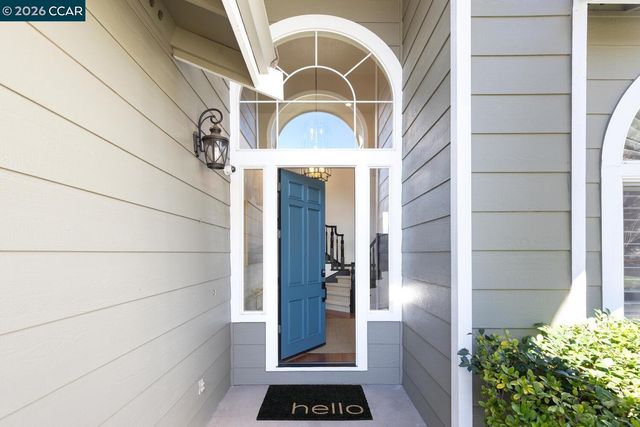 2042 Smith Ln, Concord, CA 94518