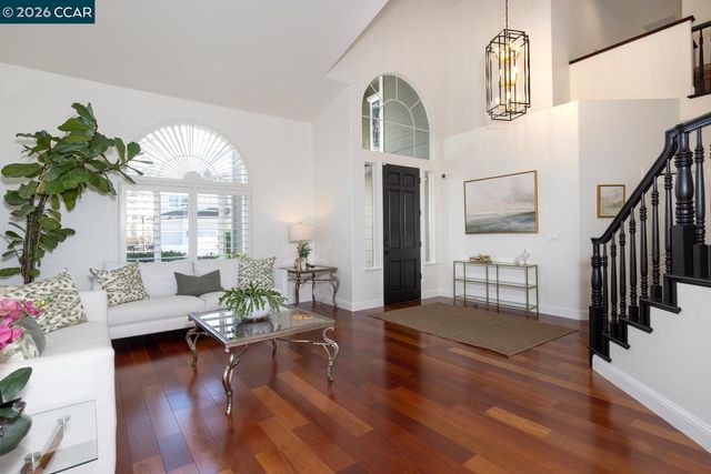 2042 Smith Ln, Concord, CA 94518