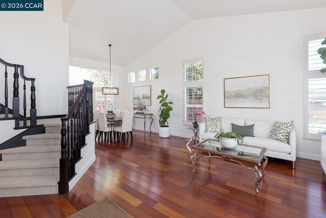 2042 Smith Ln, Concord, CA 94518