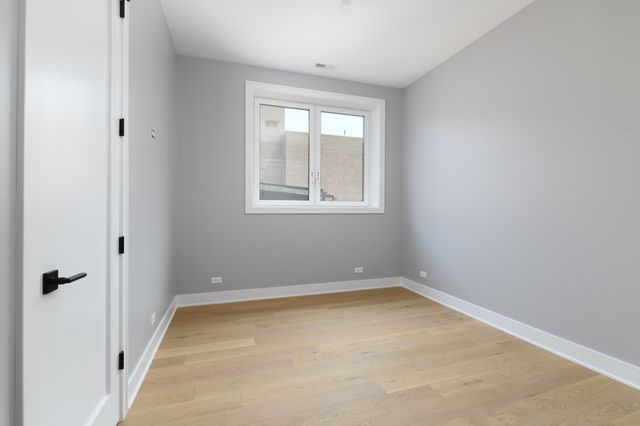 1627 W Warren Boulevard 3, Chicago, IL 60612