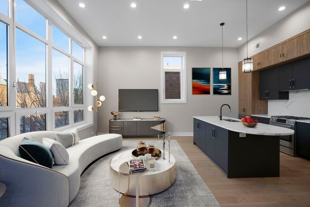 1627 W Warren Boulevard 3, Chicago, IL 60612