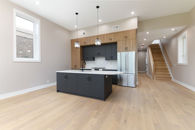 1627 W Warren Boulevard 3, Chicago, IL 60612