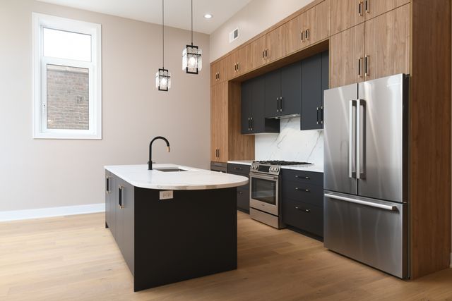 1627 W Warren Boulevard 3, Chicago, IL 60612