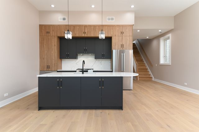 1627 W Warren Boulevard 3, Chicago, IL 60612