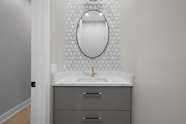 1627 W Warren Boulevard 3, Chicago, IL 60612