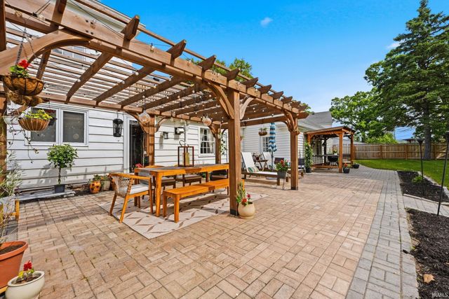 2708 Eastbrook Drive, Fort Wayne, IN 46805
